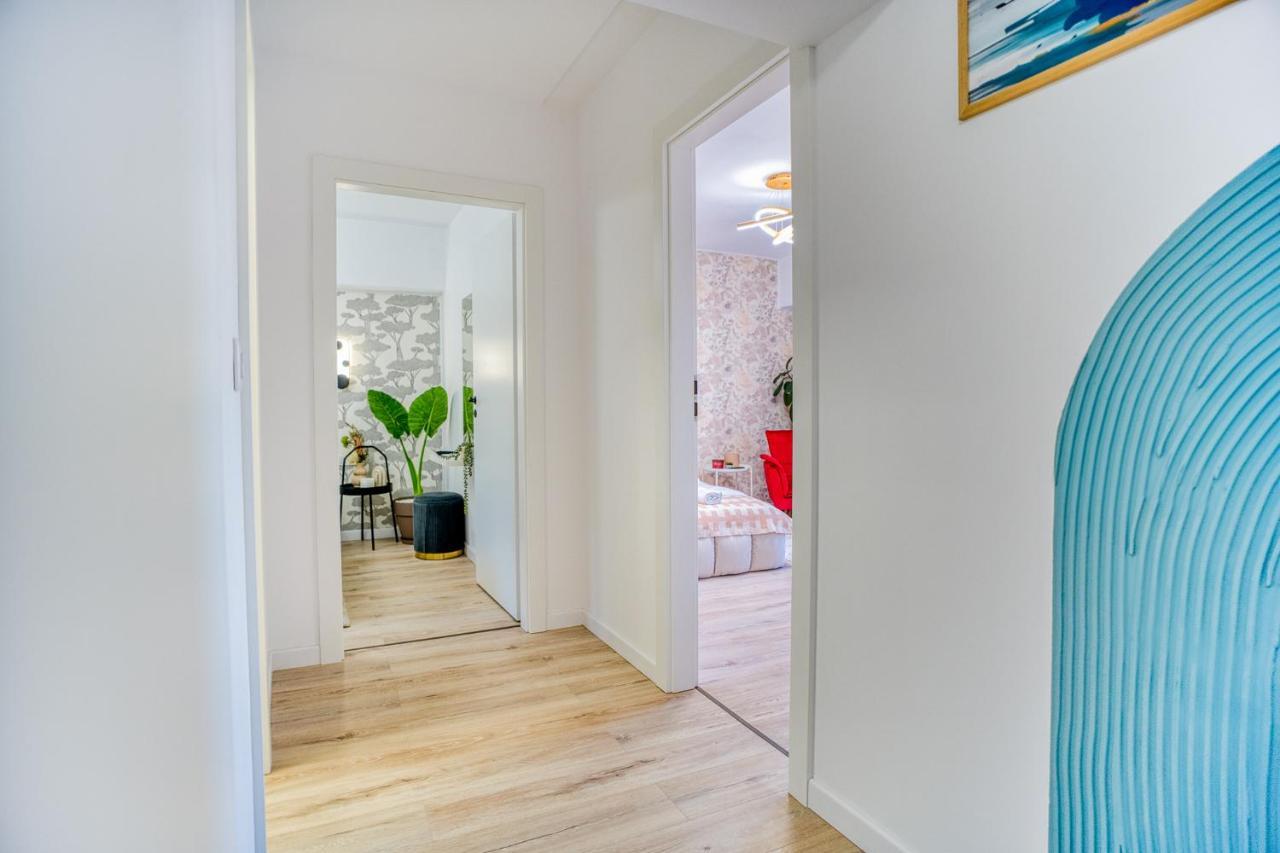 Hi Apartment Bucharest Luaran gambar